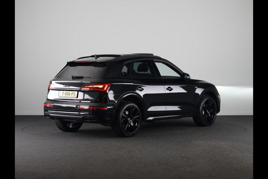 Audi Q5 50 TFSI e S edition Competition 299 pk S-tronic | Verlengde garantie | Navigatie | Panoramadak | Parkeersensoren (Park assist) | Rondomzicht camera | Luchtvering |