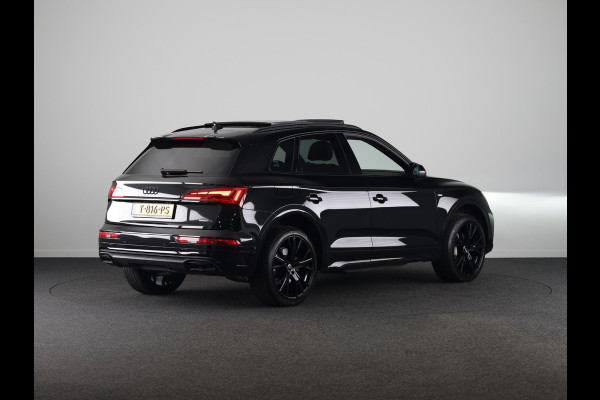 Audi Q5 50 TFSI e S edition Competition 299 pk S-tronic | Verlengde garantie | Navigatie | Panoramadak | Parkeersensoren (Park assist) | Rondomzicht camera | Luchtvering |