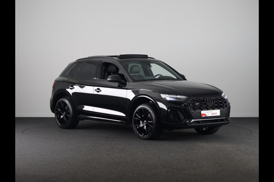 Audi Q5 50 TFSI e S edition Competition 299 pk S-tronic | Verlengde garantie | Navigatie | Panoramadak | Parkeersensoren (Park assist) | Rondomzicht camera | Luchtvering |