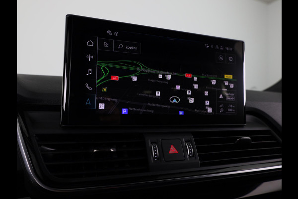 Audi Q5 50 TFSI e S edition Competition 299 pk S-tronic | Verlengde garantie | Navigatie | Panoramadak | Parkeersensoren (Park assist) | Rondomzicht camera | Luchtvering |