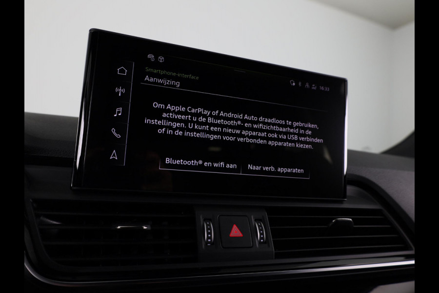 Audi Q5 50 TFSI e S edition Competition 299 pk S-tronic | Verlengde garantie | Navigatie | Panoramadak | Parkeersensoren (Park assist) | Rondomzicht camera | Luchtvering |