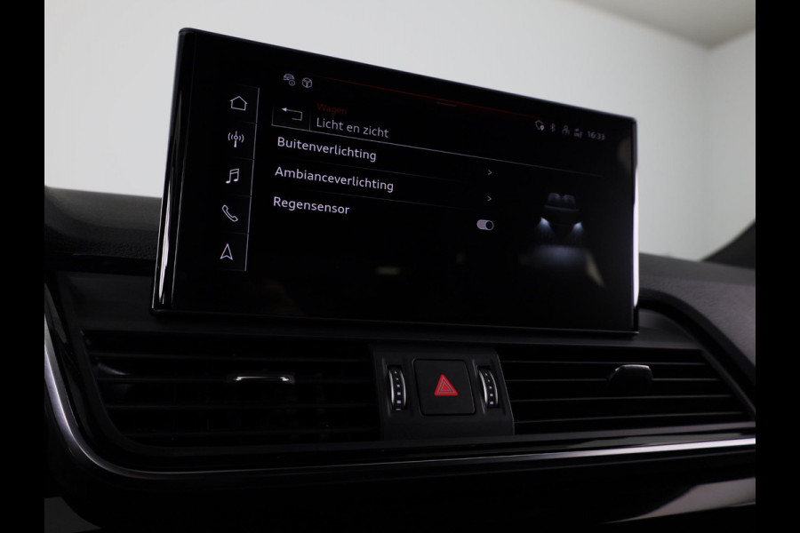 Audi Q5 50 TFSI e S edition Competition 299 pk S-tronic | Verlengde garantie | Navigatie | Panoramadak | Parkeersensoren (Park assist) | Rondomzicht camera | Luchtvering |