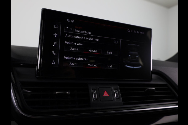 Audi Q5 50 TFSI e S edition Competition 299 pk S-tronic | Verlengde garantie | Navigatie | Panoramadak | Parkeersensoren (Park assist) | Rondomzicht camera | Luchtvering |