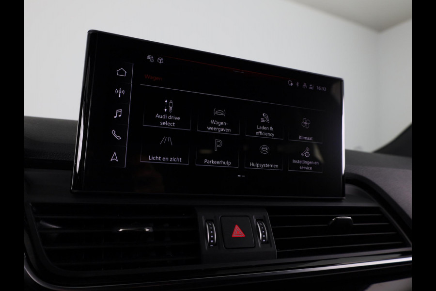 Audi Q5 50 TFSI e S edition Competition 299 pk S-tronic | Verlengde garantie | Navigatie | Panoramadak | Parkeersensoren (Park assist) | Rondomzicht camera | Luchtvering |