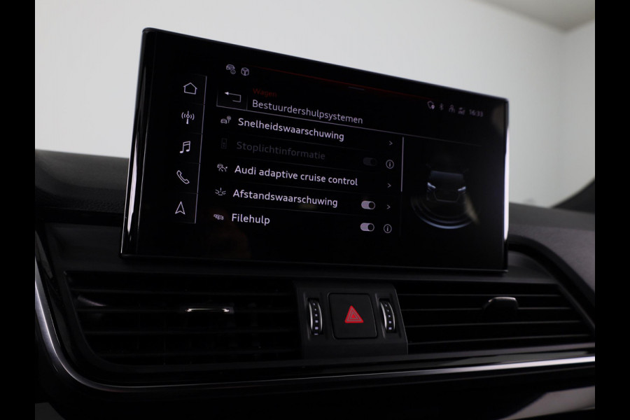 Audi Q5 50 TFSI e S edition Competition 299 pk S-tronic | Verlengde garantie | Navigatie | Panoramadak | Parkeersensoren (Park assist) | Rondomzicht camera | Luchtvering |