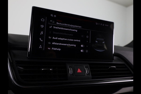 Audi Q5 50 TFSI e S edition Competition 299 pk S-tronic | Verlengde garantie | Navigatie | Panoramadak | Parkeersensoren (Park assist) | Rondomzicht camera | Luchtvering |