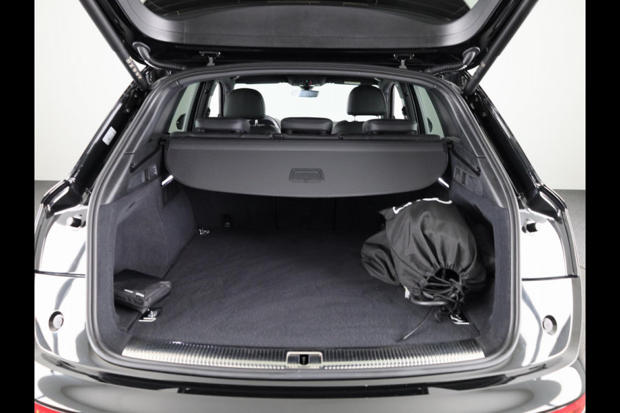 Audi Q5 50 TFSI e S edition Competition 299 pk S-tronic | Verlengde garantie | Navigatie | Panoramadak | Parkeersensoren (Park assist) | Rondomzicht camera | Luchtvering |