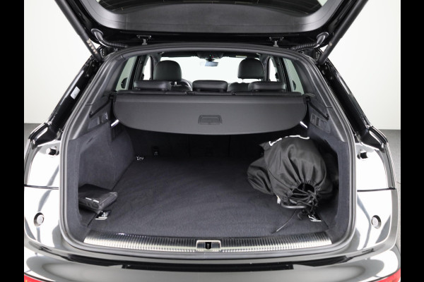 Audi Q5 50 TFSI e S edition Competition 299 pk S-tronic | Verlengde garantie | Navigatie | Panoramadak | Parkeersensoren (Park assist) | Rondomzicht camera | Luchtvering |