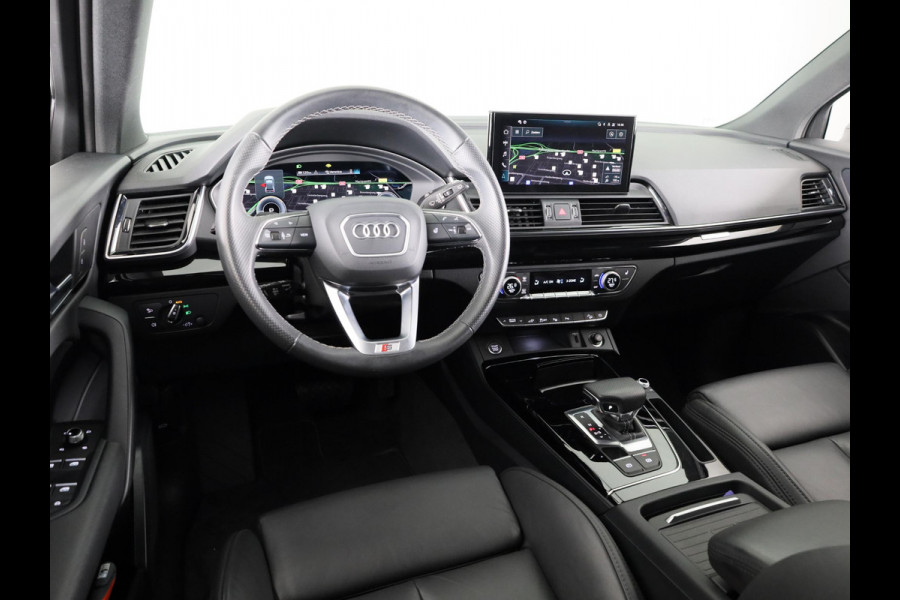 Audi Q5 50 TFSI e S edition Competition 299 pk S-tronic | Verlengde garantie | Navigatie | Panoramadak | Parkeersensoren (Park assist) | Rondomzicht camera | Luchtvering |
