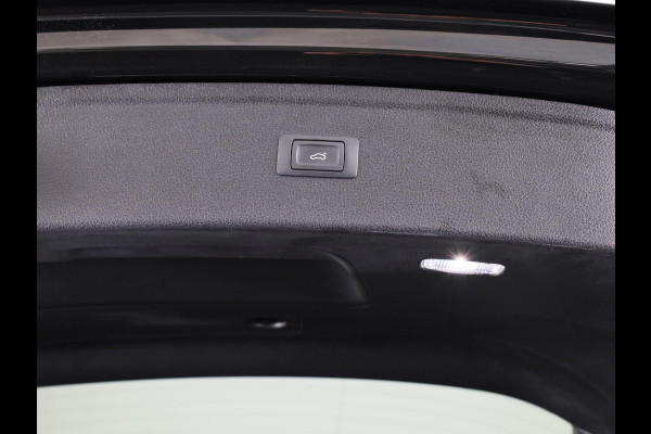 Audi Q5 50 TFSI e S edition Competition 299 pk S-tronic | Verlengde garantie | Navigatie | Panoramadak | Parkeersensoren (Park assist) | Rondomzicht camera | Luchtvering |