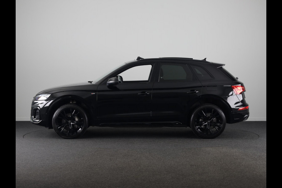 Audi Q5 50 TFSI e S edition Competition 299 pk S-tronic | Verlengde garantie | Navigatie | Panoramadak | Parkeersensoren (Park assist) | Rondomzicht camera | Luchtvering |