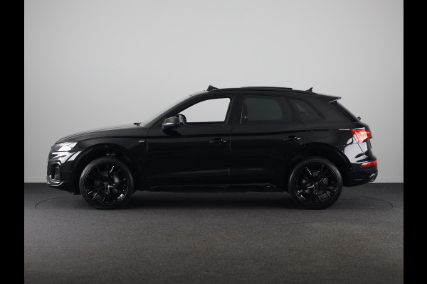 Audi Q5 50 TFSI e S edition Competition 299 pk S-tronic | Verlengde garantie | Navigatie | Panoramadak | Parkeersensoren (Park assist) | Rondomzicht camera | Luchtvering |