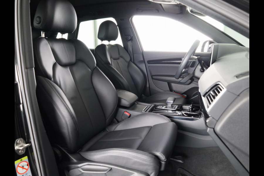 Audi Q5 50 TFSI e S edition Competition 299 pk S-tronic | Verlengde garantie | Navigatie | Panoramadak | Parkeersensoren (Park assist) | Rondomzicht camera | Luchtvering |
