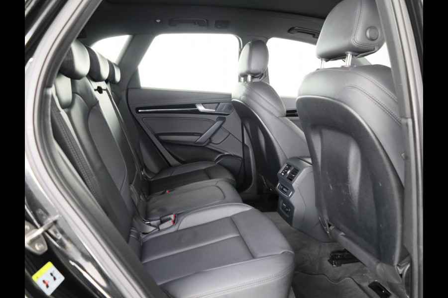 Audi Q5 50 TFSI e S edition Competition 299 pk S-tronic | Verlengde garantie | Navigatie | Panoramadak | Parkeersensoren (Park assist) | Rondomzicht camera | Luchtvering |