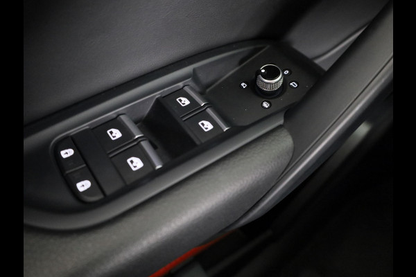 Audi Q5 50 TFSI e S edition Competition 299 pk S-tronic | Verlengde garantie | Navigatie | Panoramadak | Parkeersensoren (Park assist) | Rondomzicht camera | Luchtvering |