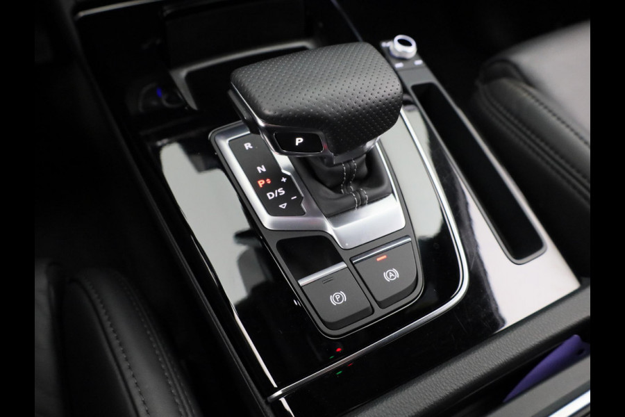 Audi Q5 50 TFSI e S edition Competition 299 pk S-tronic | Verlengde garantie | Navigatie | Panoramadak | Parkeersensoren (Park assist) | Rondomzicht camera | Luchtvering |