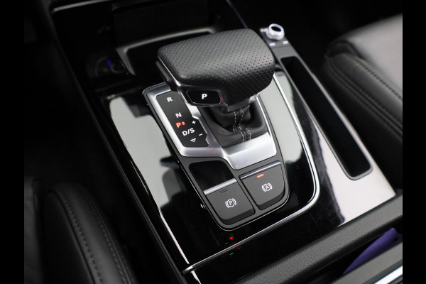 Audi Q5 50 TFSI e S edition Competition 299 pk S-tronic | Verlengde garantie | Navigatie | Panoramadak | Parkeersensoren (Park assist) | Rondomzicht camera | Luchtvering |