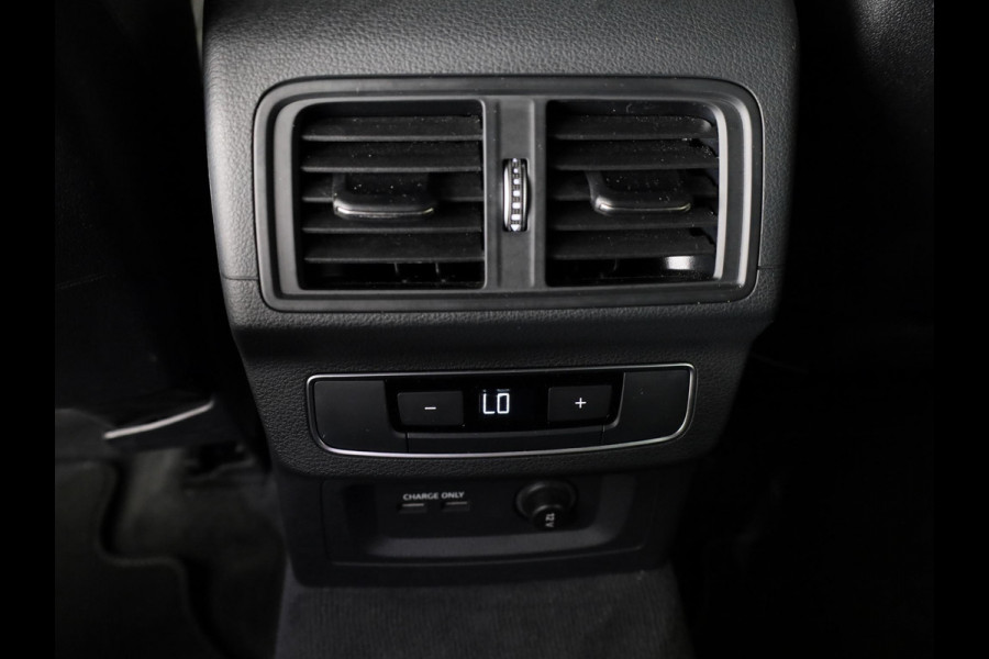 Audi Q5 50 TFSI e S edition Competition 299 pk S-tronic | Verlengde garantie | Navigatie | Panoramadak | Parkeersensoren (Park assist) | Rondomzicht camera | Luchtvering |