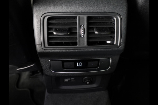 Audi Q5 50 TFSI e S edition Competition 299 pk S-tronic | Verlengde garantie | Navigatie | Panoramadak | Parkeersensoren (Park assist) | Rondomzicht camera | Luchtvering |