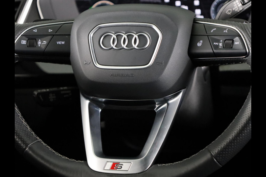 Audi Q5 50 TFSI e S edition Competition 299 pk S-tronic | Verlengde garantie | Navigatie | Panoramadak | Parkeersensoren (Park assist) | Rondomzicht camera | Luchtvering |