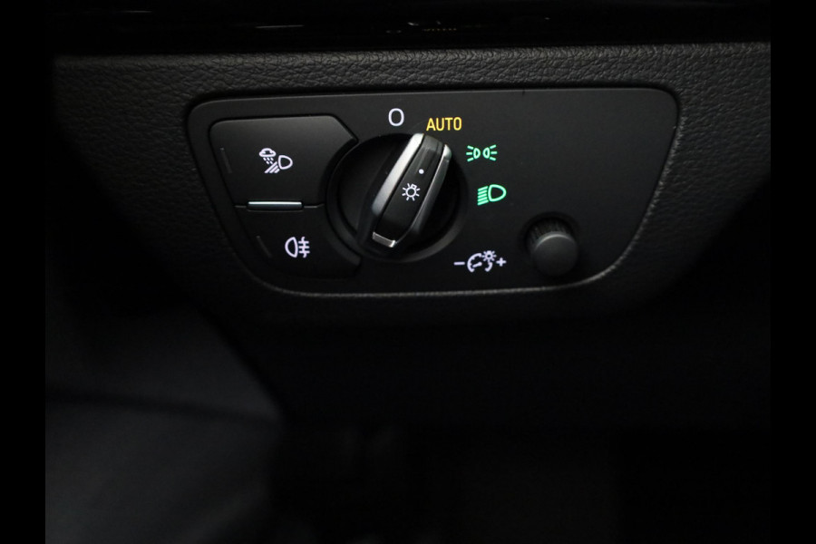 Audi Q5 50 TFSI e S edition Competition 299 pk S-tronic | Verlengde garantie | Navigatie | Panoramadak | Parkeersensoren (Park assist) | Rondomzicht camera | Luchtvering |