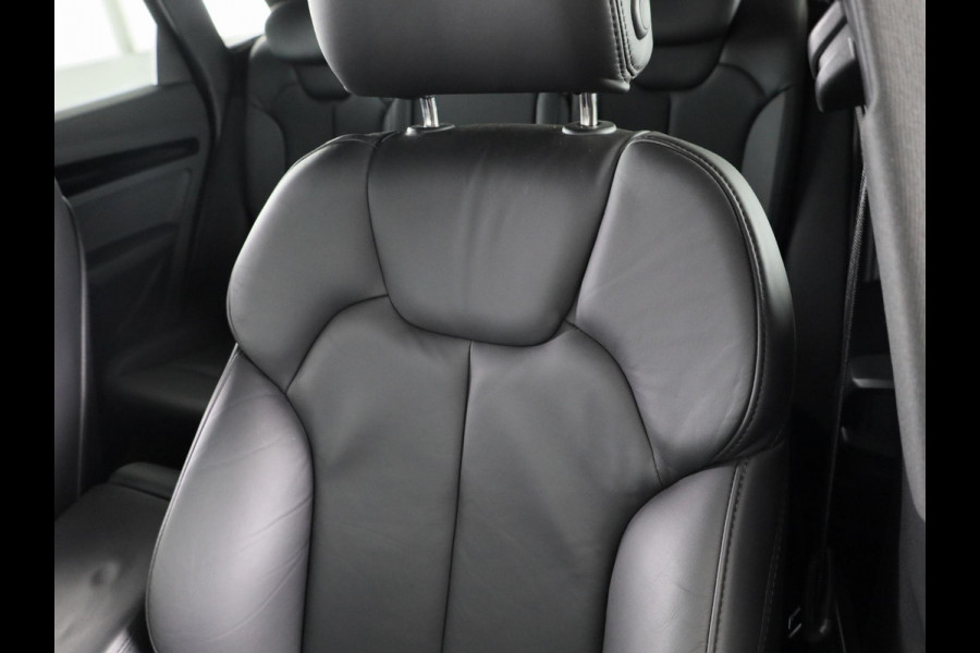 Audi Q5 50 TFSI e S edition Competition 299 pk S-tronic | Verlengde garantie | Navigatie | Panoramadak | Parkeersensoren (Park assist) | Rondomzicht camera | Luchtvering |