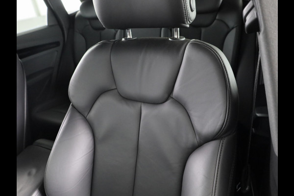 Audi Q5 50 TFSI e S edition Competition 299 pk S-tronic | Verlengde garantie | Navigatie | Panoramadak | Parkeersensoren (Park assist) | Rondomzicht camera | Luchtvering |