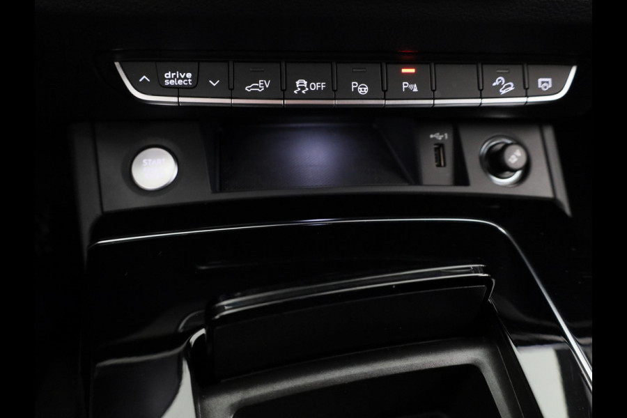 Audi Q5 50 TFSI e S edition Competition 299 pk S-tronic | Verlengde garantie | Navigatie | Panoramadak | Parkeersensoren (Park assist) | Rondomzicht camera | Luchtvering |