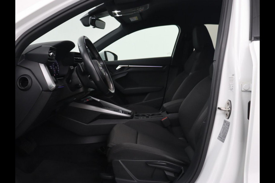 Audi A3 30 TFSI Advanced Edition | Sportstoelen | Carplay | Camera | Navigatie | Full LED | Virtual Cockpit | Climate control | 18'' | Getint glas | Cruise control | Parkeerhulp | Bluetooth | Audi Sound