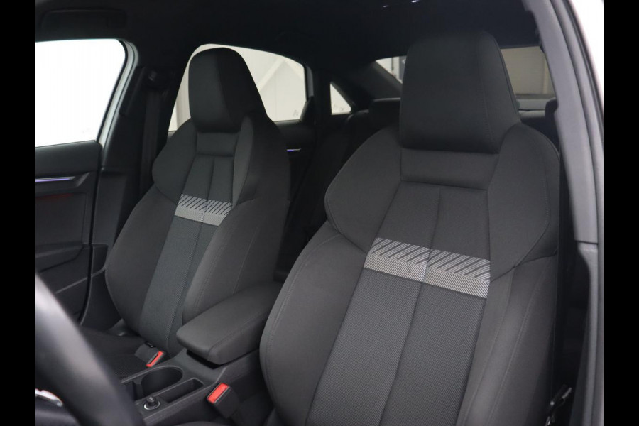 Audi A3 30 TFSI Advanced Edition | Sportstoelen | Carplay | Camera | Navigatie | Full LED | Virtual Cockpit | Climate control | 18'' | Getint glas | Cruise control | Parkeerhulp | Bluetooth | Audi Sound