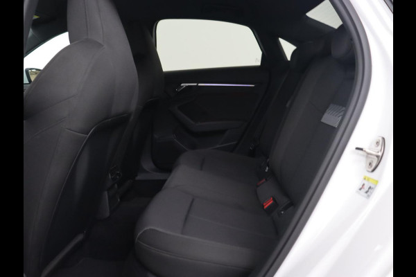 Audi A3 30 TFSI Advanced Edition | Sportstoelen | Carplay | Camera | Navigatie | Full LED | Virtual Cockpit | Climate control | 18'' | Getint glas | Cruise control | Parkeerhulp | Bluetooth | Audi Sound