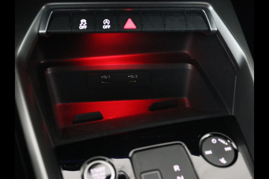 Audi A3 30 TFSI Advanced Edition | Sportstoelen | Carplay | Camera | Navigatie | Full LED | Virtual Cockpit | Climate control | 18'' | Getint glas | Cruise control | Parkeerhulp | Bluetooth | Audi Sound