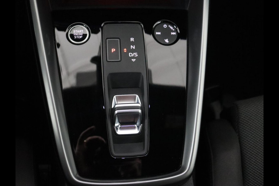 Audi A3 30 TFSI Advanced Edition | Sportstoelen | Carplay | Camera | Navigatie | Full LED | Virtual Cockpit | Climate control | 18'' | Getint glas | Cruise control | Parkeerhulp | Bluetooth | Audi Sound