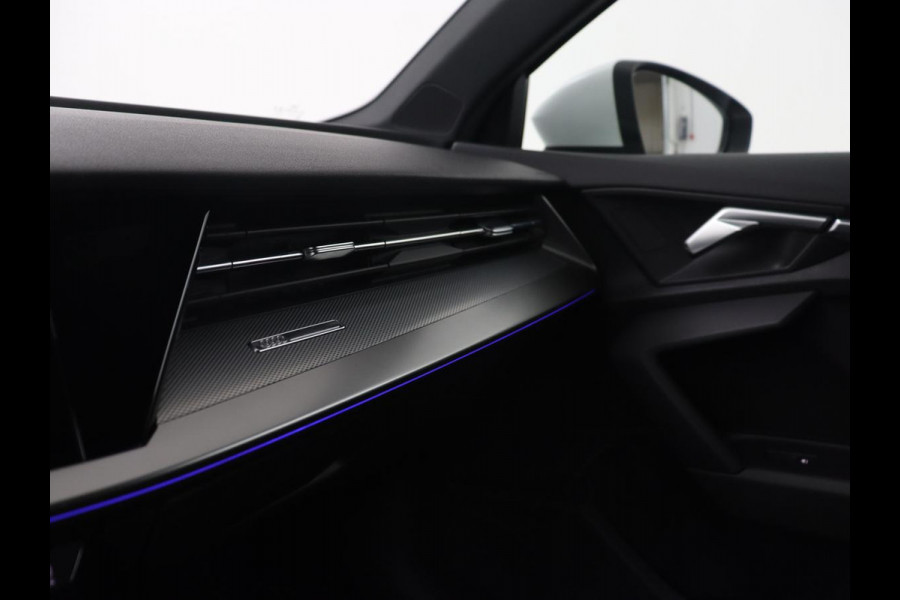 Audi A3 30 TFSI Advanced Edition | Sportstoelen | Carplay | Camera | Navigatie | Full LED | Virtual Cockpit | Climate control | 18'' | Getint glas | Cruise control | Parkeerhulp | Bluetooth | Audi Sound