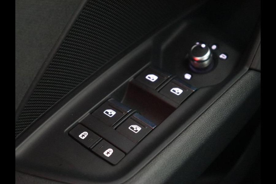 Audi A3 30 TFSI Advanced Edition | Sportstoelen | Carplay | Camera | Navigatie | Full LED | Virtual Cockpit | Climate control | 18'' | Getint glas | Cruise control | Parkeerhulp | Bluetooth | Audi Sound