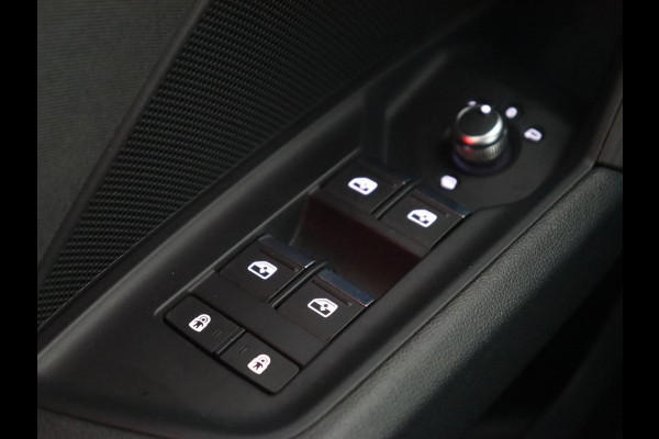 Audi A3 30 TFSI Advanced Edition | Sportstoelen | Carplay | Camera | Navigatie | Full LED | Virtual Cockpit | Climate control | 18'' | Getint glas | Cruise control | Parkeerhulp | Bluetooth | Audi Sound