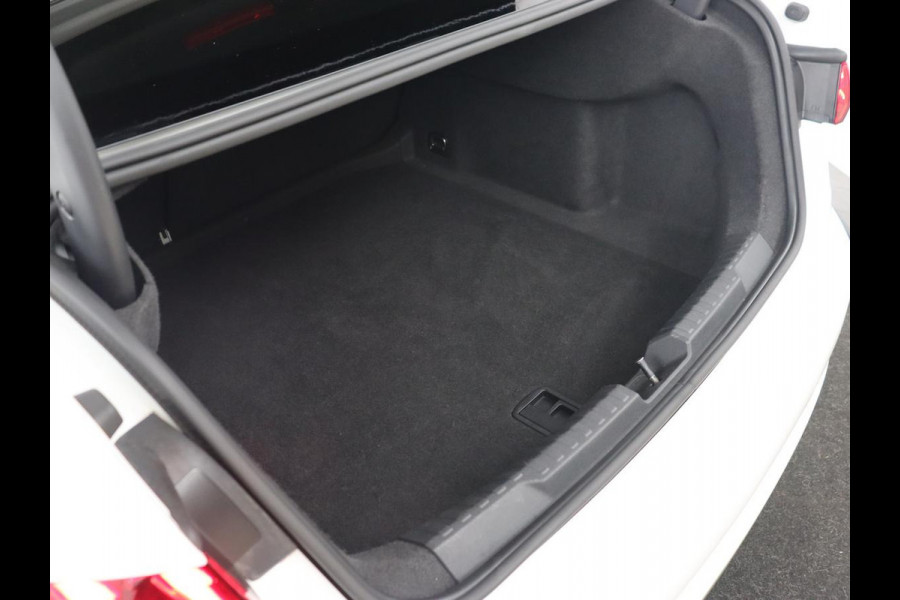 Audi A3 30 TFSI Advanced Edition | Sportstoelen | Carplay | Camera | Navigatie | Full LED | Virtual Cockpit | Climate control | 18'' | Getint glas | Cruise control | Parkeerhulp | Bluetooth | Audi Sound