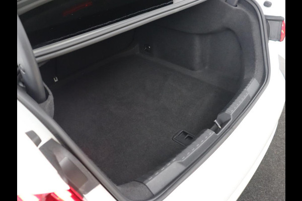 Audi A3 30 TFSI Advanced Edition | Sportstoelen | Carplay | Camera | Navigatie | Full LED | Virtual Cockpit | Climate control | 18'' | Getint glas | Cruise control | Parkeerhulp | Bluetooth | Audi Sound