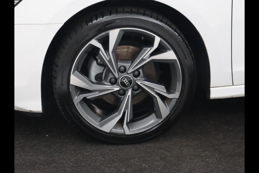 Audi A3 30 TFSI Advanced Edition | Sportstoelen | Carplay | Camera | Navigatie | Full LED | Virtual Cockpit | Climate control | 18'' | Getint glas | Cruise control | Parkeerhulp | Bluetooth | Audi Sound