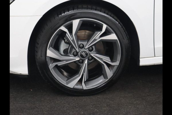 Audi A3 30 TFSI Advanced Edition | Sportstoelen | Carplay | Camera | Navigatie | Full LED | Virtual Cockpit | Climate control | 18'' | Getint glas | Cruise control | Parkeerhulp | Bluetooth | Audi Sound