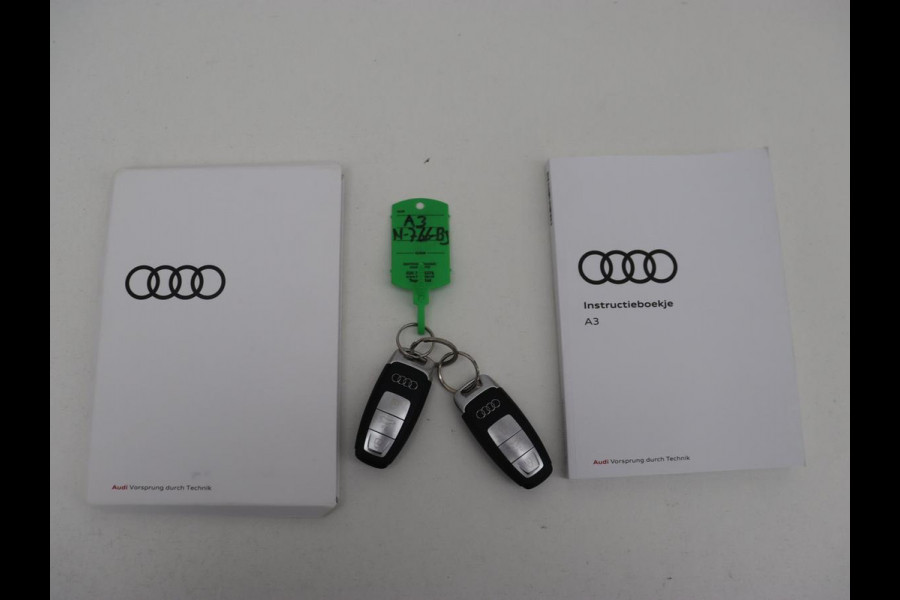 Audi A3 30 TFSI Advanced Edition | Sportstoelen | Carplay | Camera | Navigatie | Full LED | Virtual Cockpit | Climate control | 18'' | Getint glas | Cruise control | Parkeerhulp | Bluetooth | Audi Sound