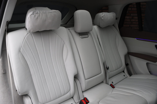 Mercedes-Benz EQS SUV 450 4MATIC AMG Line 118 kWh | Facelift | Hyperscreen | Achterasbesturing | Airmatic | Distronic+ | Massage | Burmester | Trekhaak | Verwarmd Stuurwiel | HUD | Stoelventilatie |