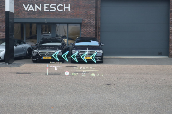 Mercedes-Benz EQS SUV 450 4MATIC AMG Line 118 kWh | Facelift | Hyperscreen | Achterasbesturing | Airmatic | Distronic+ | Massage | Burmester | Trekhaak | Verwarmd Stuurwiel | HUD | Stoelventilatie |