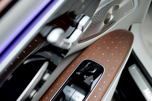 Mercedes-Benz EQS SUV 450 4MATIC AMG Line 118 kWh | Facelift | Hyperscreen | Achterasbesturing | Airmatic | Distronic+ | Massage | Burmester | Trekhaak | Verwarmd Stuurwiel | HUD | Stoelventilatie |