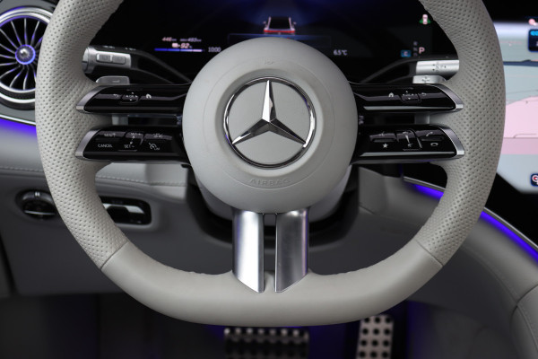 Mercedes-Benz EQS SUV 450 4MATIC AMG Line 118 kWh | Facelift | Hyperscreen | Achterasbesturing | Airmatic | Distronic+ | Massage | Burmester | Trekhaak | Verwarmd Stuurwiel | HUD | Stoelventilatie |