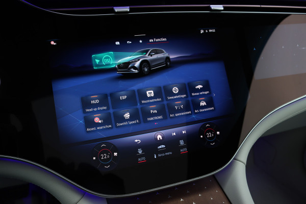 Mercedes-Benz EQS SUV 450 4MATIC AMG Line 118 kWh | Facelift | Hyperscreen | Achterasbesturing | Airmatic | Distronic+ | Massage | Burmester | Trekhaak | Verwarmd Stuurwiel | HUD | Stoelventilatie |