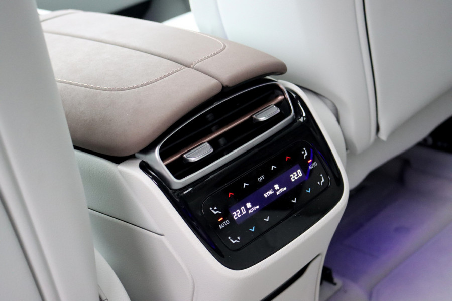 Mercedes-Benz EQS SUV 450 4MATIC AMG Line 118 kWh | Facelift | Hyperscreen | Achterasbesturing | Airmatic | Distronic+ | Massage | Burmester | Trekhaak | Verwarmd Stuurwiel | HUD | Stoelventilatie |
