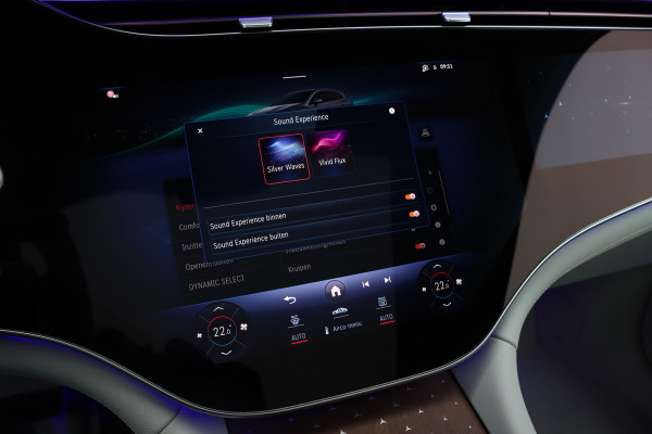 Mercedes-Benz EQS SUV 450 4MATIC AMG Line 118 kWh | Facelift | Hyperscreen | Achterasbesturing | Airmatic | Distronic+ | Massage | Burmester | Trekhaak | Verwarmd Stuurwiel | HUD | Stoelventilatie |