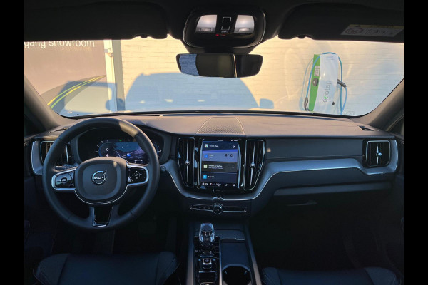 Volvo XC60 2.0 T8 Plug-in hybrid AWD Ultimate Dark | Adaptieve cruise | Panorama dak | Blis | Harman Kardon | Zwenkbare trekhaak |