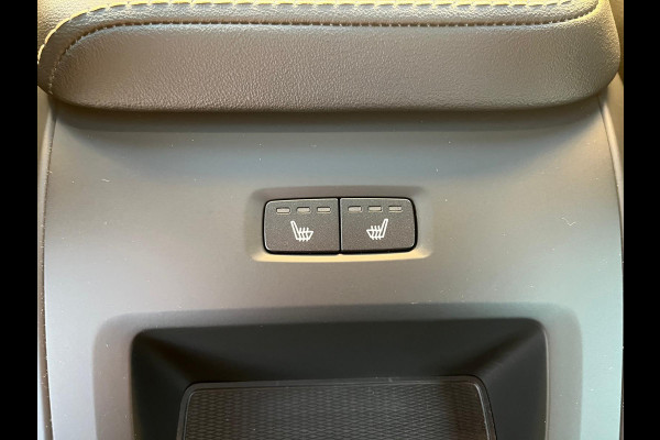 Volvo XC60 2.0 T8 Plug-in hybrid AWD Ultimate Dark | Adaptieve cruise | Panorama dak | Blis | Harman Kardon | Zwenkbare trekhaak |